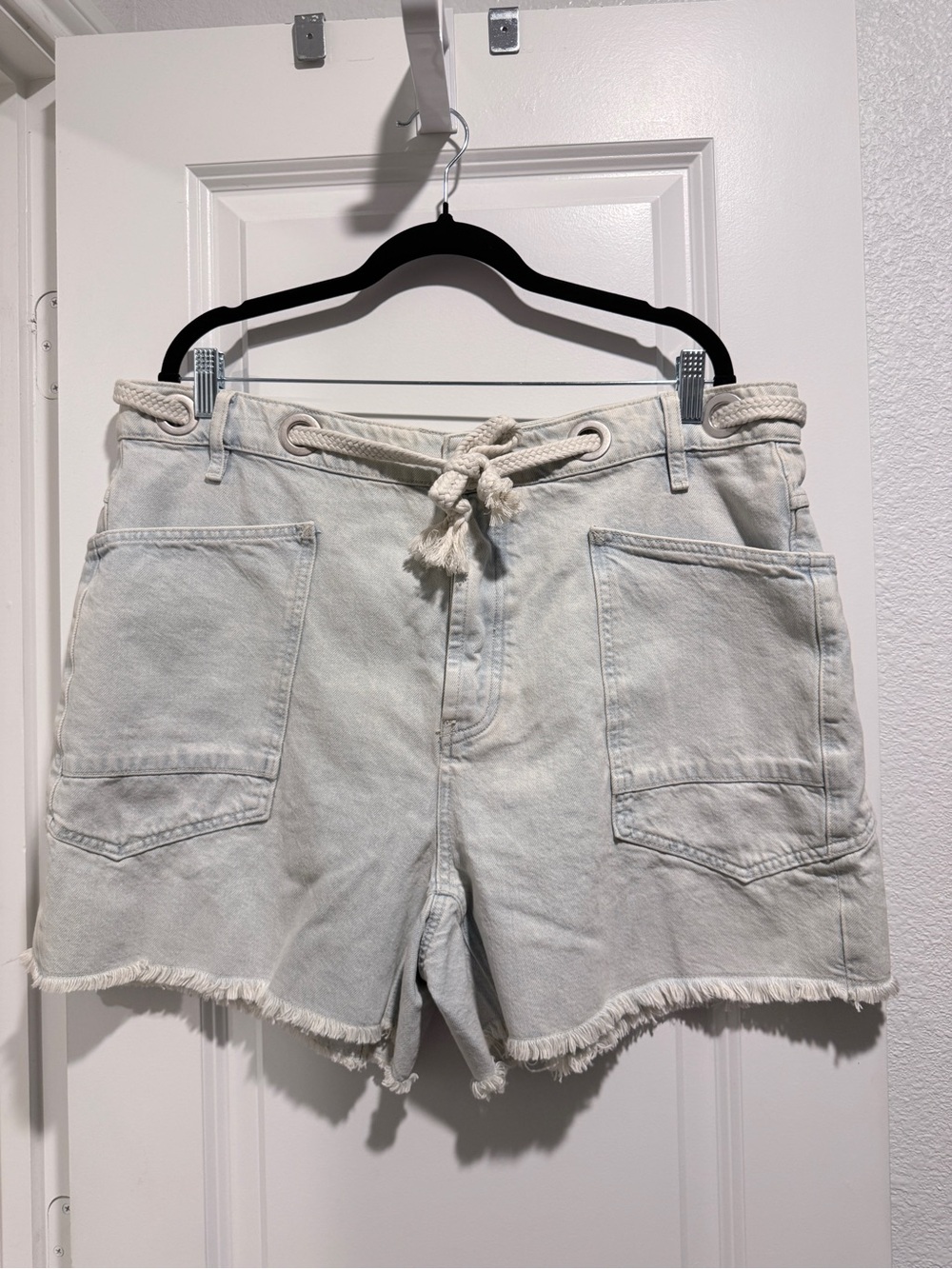 We the Free Free People Moxie Tie Waist Shorts Size 33 NWT